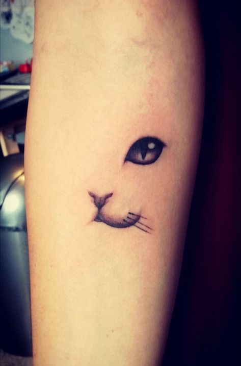 Cat Face Tattoo, Cat Face Tattoos, Cat Tattoo Simple, Cute Cat Tattoo, Black Cat Tattoos, Geometric Tattoo Arm, Awesome Tattoo, Tasteful Tattoos, Tattoo Cat