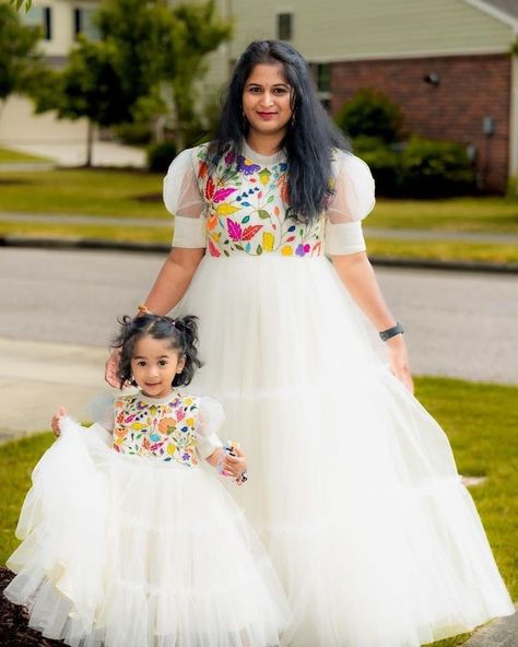 Mom N Daughter Outfits Indian, Mom Daughter Matching Dresses Indian, Mother And Daughter Dresses Indian, Mom And Daughter Dresses Indian, Mom Daughter Matching Dresses, Mom Daughter Outfits, Party Wear Gowns, Mother Daughter Fashion, Mother Daughter Dresses Matching