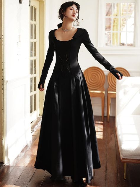 Night Court Dress, Goth Long Dress, Late 1800s Fashion, Witchy Looks, Mideval Dress, Princess Dress Aesthetic, Long Slim Dress, Modern Witch Outfit, Witch Aesthetic Fashion