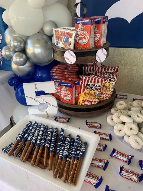 Mlb Party Ideas, Dodger Invitations Birthday, Dodger Party Decorations, Dodger Baseball Birthday Party, Dodger Centerpieces Ideas, Yankees Theme Birthday Party, Mets Theme Birthday Party, Dodgers Party Decorations, Dodger Theme Party