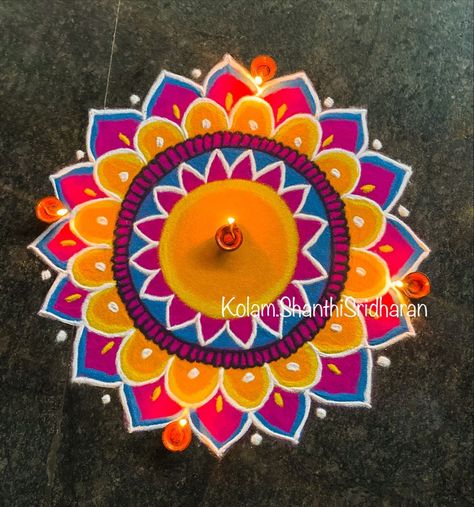 Diwali Rangoli Mandala, Simple Color Rangoli, Simple And Cute Rangoli Designs, Big Beautiful Rangoli Designs, Pretty Rangoli Designs For Diwali, Mandala Art Flower Design, Rangoli Easy For Diwali, Diwali Rongali Design Simple, Simple Easy Rangoli Designs Diwali