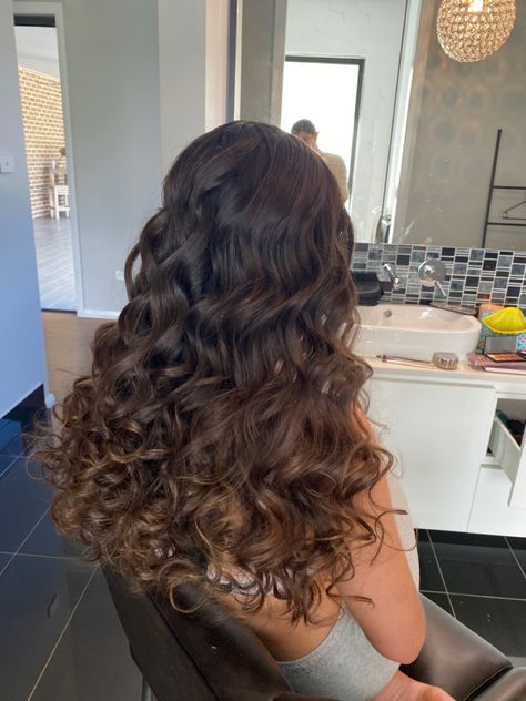 Really Curled Hair, Figure 8 Curls, Straight Curled Hairstyles, Wavey Curls Hair Styles, Small Loose Curls, Graduate Hairstyle, Small Curls For Long Hair, Big Curled Hair, Big Curls Hairstyles