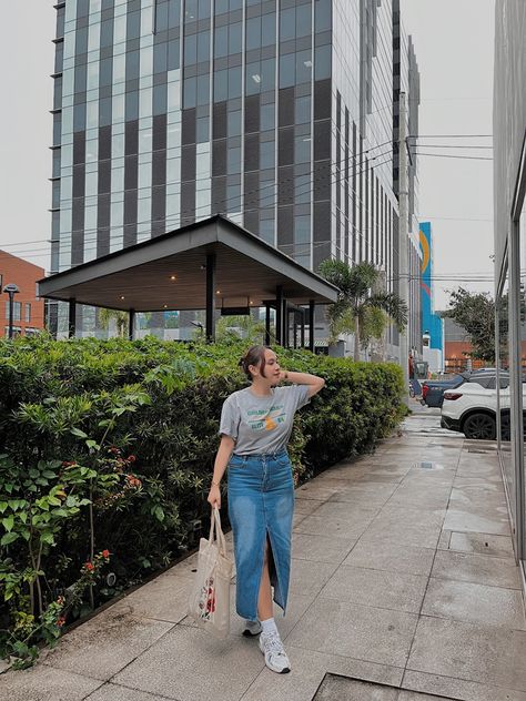 Simple Ootd Philippines, Denim Skirt And Sneakers Outfit, Ootd Totebag, New Balance 530 Outfit, Sporty Chic Outfits, Jean Skirt Outfits, New Balance Outfit, Baggy T-shirt, Long Sleeve Outfits