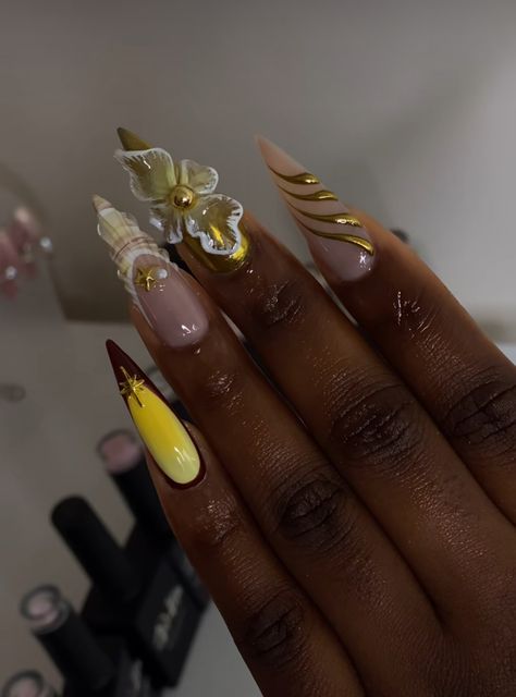 Yellow Flower Nails, Flower Gel Nails, Nail Inspired, Poppin Nails, Beach Aesthetics, Stilleto Nails Designs, Summer Gel Nails, Wow Nails, Colored Acrylic Nails