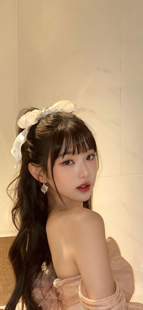 WONYOUNG WALLPAPER Wonyoung Wallpaper, Music Instagram, Fotografi Vintage, Hairstyle Inspiration, Cut Her Hair, Photography Travel, Korean Beauty, Love Photography, Glow Up?