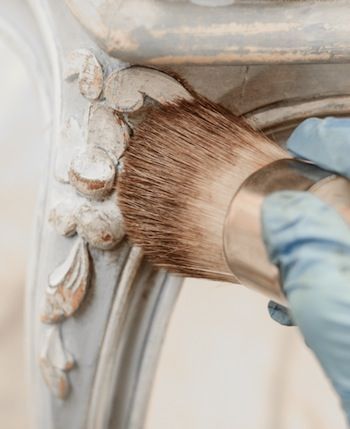 lots of good into of refinishing furniture Wax Tutorial, Distressed Furniture Diy, Distressed Furniture, Furniture Finishes, Furniture Restoration, Diy Vintage, Paint Furniture, Redo Furniture, Annie Sloan