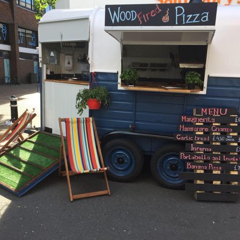 Pizza Horse Box - Pizza Vans Hampshire Horse Box Pizza Trailer, Pizza Trailer, Trailer Business, Converted Horse Trailer, Trailer Inspiration, Pizza Business, Pizza Vans, Pizza Truck, Pizza Company