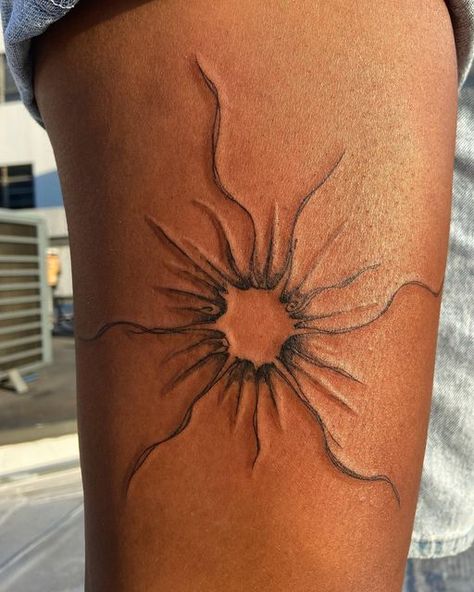 Artsy Sun Tattoo, Picture Tattoos For Women, Tattoos Names Ideas, Tattoo Inspo Black Women, Black Women With Tattoos, Hippie Sun Tattoo, Sun Sternum Tattoo, Sun Back Tattoo, Black Women Tattoos