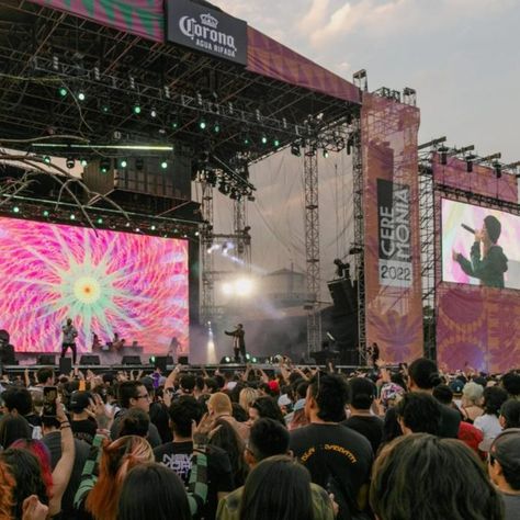 Sobre las actividades, las presentaciones musicales y los artistas que se presentaron en la octava edición del Festival Ceremonia 2022. Times Square, Gate, Mood Board, Vision Board, Festival, Concert, Photographer, Travel