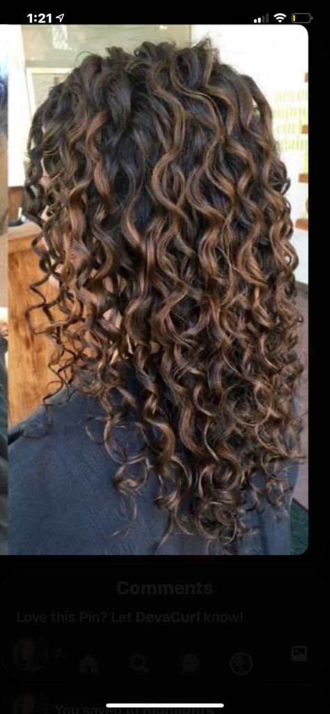 Hair Color Ideas For Wavy Hair Curls, 2c Hair With Highlights, Curly Brown Hair With Caramel Highlights, Highlights On 2c Hair, Caramel Brown Balayage On Black Hair, Curly Caramel Highlights, Brown Curly Hair Highlights, Curly Balayage Hair Brunettes, Brown Balayage Curly Hair