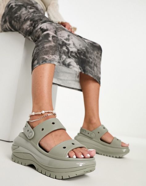 Crocs Heels Outfit, Chunky Crocs Outfit, Crocs Mega Crush Sandal Outfit, Crocs Slides Outfit, Mega Crush Crocs Outfit, Crocs Sandals Outfit, Crocs Styling, Crocs Mega Crush Sandal, Mega Crush Sandal