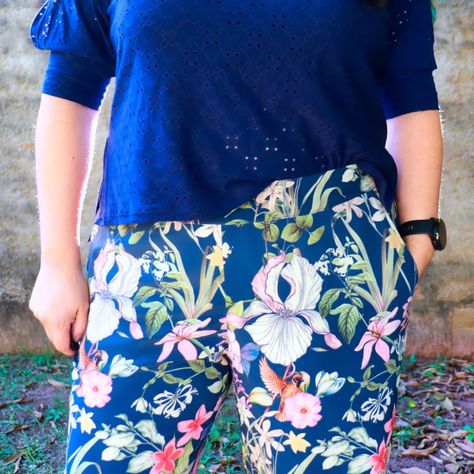 Sinclair Patterns, Comfy Flats, Pattern Brands, Comfy Pants, How To Sew, Pants Pattern, Pants Straight, Printed Pants, Sewing Hacks