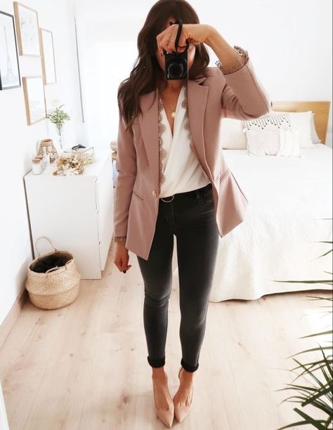 Mauve Blazer Outfits, Business Formals, Blazer Rose, Conference Outfit, Blazer Rosa, Interview Outfits, Work Trip, Work Chic, Pants Denim