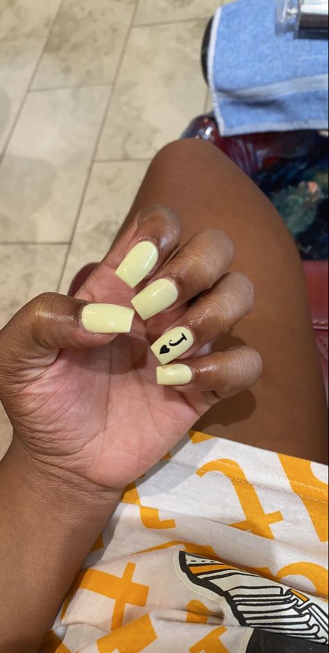 White Short Nails With Initial, Football Number Nails, Name On Nails Ideas, Z Initial Nails, S Initial Nails, B Initial Nails, Pink Nails With Initials, Initial On Nail, Nail Initials Design