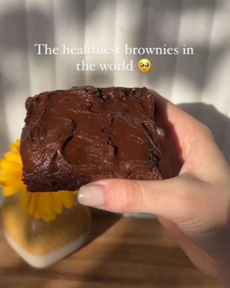 Plant Based | Recipes on Instagram: "🤤 Save this healthy brownie recipe - packed with nourishing ingredients 🍠 🥜 

By @veganofaus 

I use monk fruit syrup which is naturally sugar-free, But you can substitute with maple syrup if you don’t mind the extra sugar content 😌

1 & 1/4 cup mashed sweet potato (steamed)
1/2 cup nut butter of choice
1/2 cup liquid monk fruit syrup 
1/2 cup cacao
1/2 cup oat flour
1/2 tsp bicarb soda
1 tsp baking powder
1-2 shots espresso (optional)
1/4 tsp sea salt
dark choc

combine all of the ingredients in a large bowl until smooth, transfer to a lined brownie tin and bake for 20-25 minutes at 175°C

Delicious as is or top with your favourite toppings (I used chocolate hazelnut butter) 
Enjoy 😉" Monk Fruit Brownie Recipe, Monk Fruit Sweetener Dessert Recipes, Brownies With Chocolate Syrup, Brownies Sweetened With Maple Syrup, Espresso Powder Brownies, Brownie Recipes Healthy, Hazelnut Butter, Healthy Brownies, Oat Flour