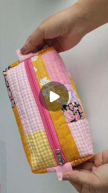 Box Bag Pattern, Cosmetic Bag Tutorial, Boxy Bags, Fabric Ideas, Bags Tutorial, Bag Trends, Box Bag, Beauty Bag, Handmade Bags