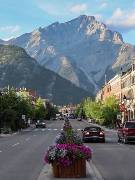 Cascade Mountain Banff, Banff Aesthetic, Banff Town, Aesthetic Canada, Vancouver Canada Photography, Rocky Mountains Canada, Castle Layout, Cu Boulder, Banff National Park Canada