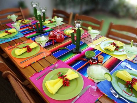 Napkin Folding – Seasonal Ideas For Table Decoration_64 Mexican Table Setting, Mexican Napkins, Mexican Dinner Party, Mexican Restaurant Decor, Fiesta Table, Mexican Kitchen Decor, Work Photos, Mexican Table, Fiesta Theme Party