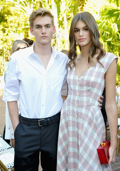 Presley Gerber gets tattoo tribute to sister Kaia - HarpersBAZAARUK Kaia And Presley Gerber, Presley Gerber, New Tattoo, Kaia Gerber, Sister Tattoos, Cindy Crawford, Lifestyle Fashion, Fall Fashion Trends, Who What Wear