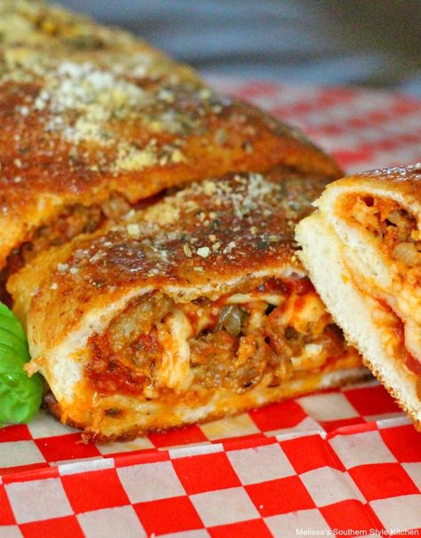 Sausage Bread With Pizza Dough, Italian Sausage Stromboli Recipe, Sausage Stromboli Recipe, Sausage Stromboli, Baked Italian Sausage, Stromboli Recipes, Stromboli Recipe Easy, Homemade Stromboli, Stromboli Recipe