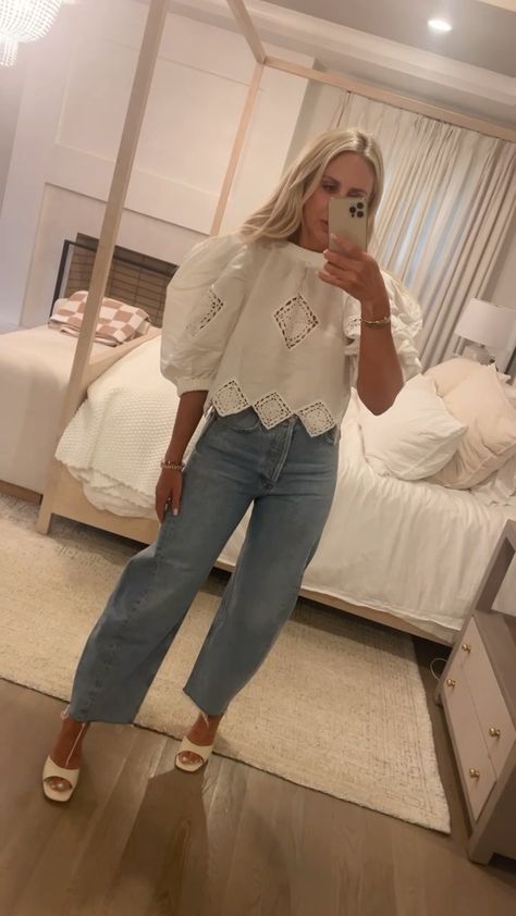 Puff Sleeve T Shirt Outfit, White Puffy Sleeve Top Outfit, Puff Sleeve Outfit Ideas, Puffy Blouse Outfit, White Lace Puff Sleeve Top, Puff Blouse Outfit, Puff Sleeves Top Outfit, Puff Sleeve Shirt Outfit, Tops With Puffy Sleeves