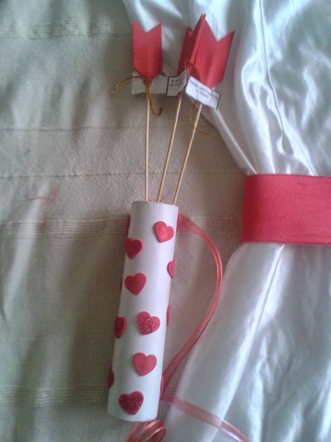 Os voy a presentar un disfraz de Cupido fácil de confeccionar y que no requiere mucho tiempo. Para ello necesitaremos tela blanca a se... Diy Cupid Wings, Cupid Costume Aesthetic, Amor Costume, Cupid Costume Diy, Cupid Costume, Fashion Outfits Summer, Purim Costumes, Fashion Fall Outfits, Aesthetics Fashion