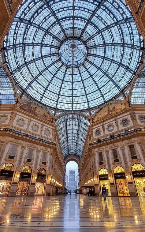 Things To Do In Milan, To Do In Milan, Milan Travel, Milan City, Galleria Vittorio Emanuele Ii, Milan Cathedral, Gothic Cathedrals, Romantic Things To Do, Tour Bus