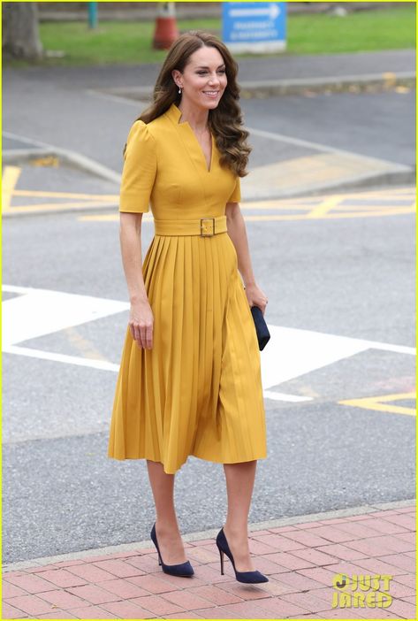 Princess Catherine Outfits, Catherine Princess Of Wales Outfits, Catherine Princess Of Wales Style, Kate Middleton Yellow, Catherine Outfits, Princess Catherine Of Wales, Kate Middleton Style Outfits, Outfit Tutorial, Catherine Princess Of Wales