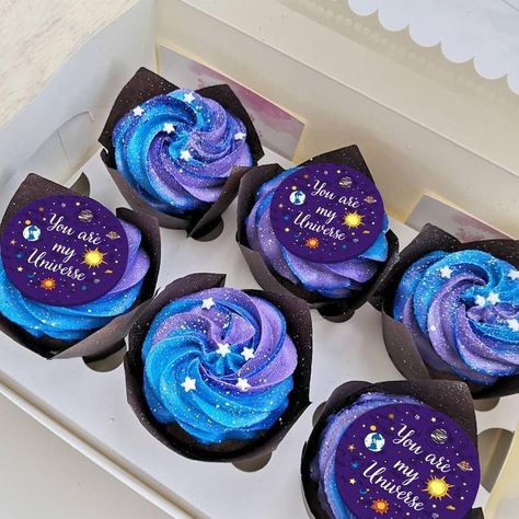 Galaxy Cupcakes, Pastries Desserts, Galaxy Cake, 귀여운 음식 그림, Making Cakes, Cupcakes Decorados, My Universe, Community Support, Cake Decorating Designs