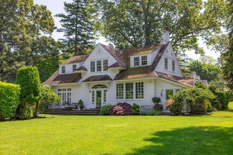 Homes for Sale in Connecticut and New York - The New York Times Connecticut Country House, Conneticut Homes Aesthetic, Connecticut Homes, Ridgefield Connecticut, Stone Entryway, Westport Connecticut, Stony Brook, White Cabinetry, Residential Real Estate