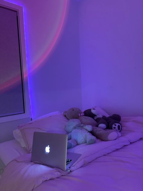 Dark Girly Room Aesthetic, Girly Purple Aesthetic, Purple Clean Girl Aesthetic, Light Purple Astethics, Purple College Dorm, Purple Lifestyle, Light Purple Room Aesthetic, Night Aesthetic Bedroom, Chill Bedroom Aesthetic