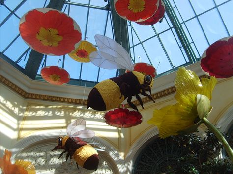 Bellagio Umbrella Flowers, Las Vegas Bellagio, Vegas Bellagio, Dutch Shoes, Folding Origami, Paper Mache Crafts, Poppy Print, Bee Art, Paper Clay