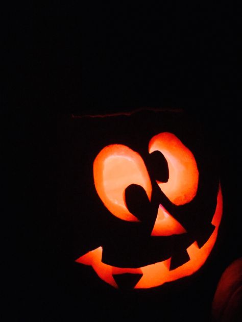 Funny Simple Pumpkin Carvings, Cute Pumpkin Face Carving, Pumpkin Carving Funny Face, Cute Face Pumpkin Carving, Funny Face Pumpkin Carving, Silly Face Pumpkin Carving Ideas, Funny Jack O Lantern Faces, Pumpkin Carving Ideas Silly, Pumpkin Carving Cute Face