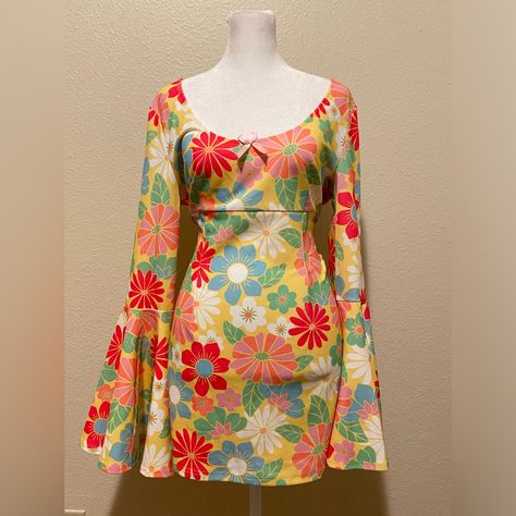 Brand New Sugar Thrillz Groovy Happenings Bell Sleeve Floral Long Sleeve Dress Dolls Kill Brand New With Tags Size Large Sold Out Online 1970’s Dresses, Long Flare Sleeve Dress, 70s High Fashion, 70 Dresses, Bright Color Dress, 70s Dress Up, 70s Inspired Dress, Groovy Outfits, Palm Royale