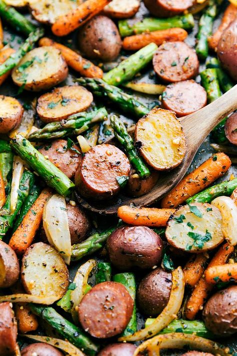 Asparagus Carrots, Pan Roasted Potatoes, Potatoes Asparagus, Grilled Asparagus Recipes, Asparagus Recipes Baked, Garlic Roasted Potatoes, Garlic Potatoes, Paleo Crockpot, Paleo Lunch