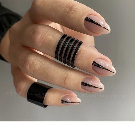 Goth Nails Short, Short Goth Nails, Nail Aesthetic, Unghie Nail Art, Witchy Nails, Gothic Nails, Edgy Nails, Goth Nails, Minimal Nails