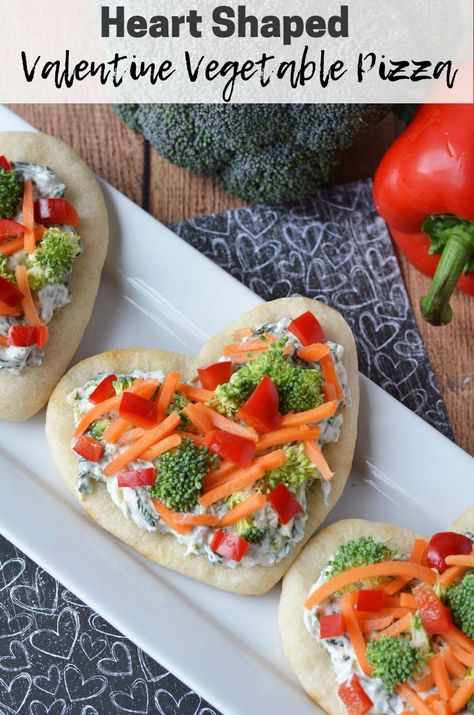 This Heart Shaped Valentine Vegetable Pizza would be perfect for lunch or dinner for Valentine's Day dinner.    #valentinesday #valentines #vegetables #pizza #recipes #easyrecipe #heartshaped Workouts Food, Vegetables Pizza, Heart Pizza, Valentines Recipes Desserts, Pizza Shapes, Healthy Lunches For Kids, Heart Shaped Valentines, Veggie Pizza, Valentine Dinner