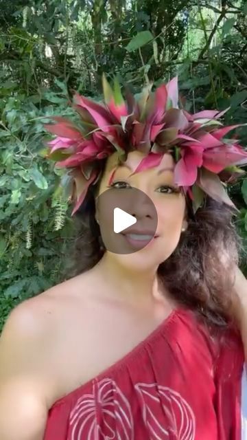 Head Dress Diy, How To Make Leis, Maui Flowers, Hawaiian Haku, Diy Floral Crown, Travel Wellness, Haku Lei, Lei Making, Pinning Ceremony