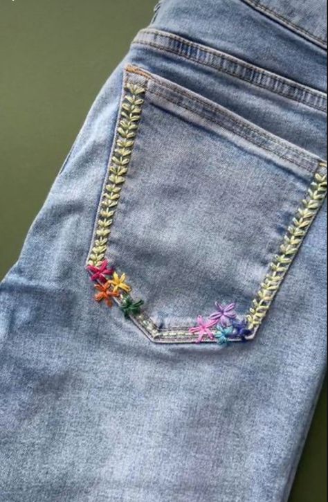 Jean Embroidery, Kurta Embroidery, Jeans Bordado, Embroidery Jeans Diy, Leaves Embroidery, Jeans Embroidery, Embroidery Stitches Beginner, Clothes Embroidery Diy, Flower Jeans