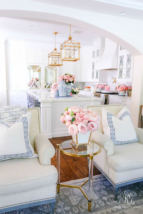 pink blue spring kitchen Home Decor Timeless, Blue White And Pink Living Room, College Home Decor Living Room, Grandmillenial Style Entryway, Modern Southern Home Decor Living Room, Southern Preppy Home, Blue White Pink Living Room, Classic House Decor, White And Pastel Kitchen