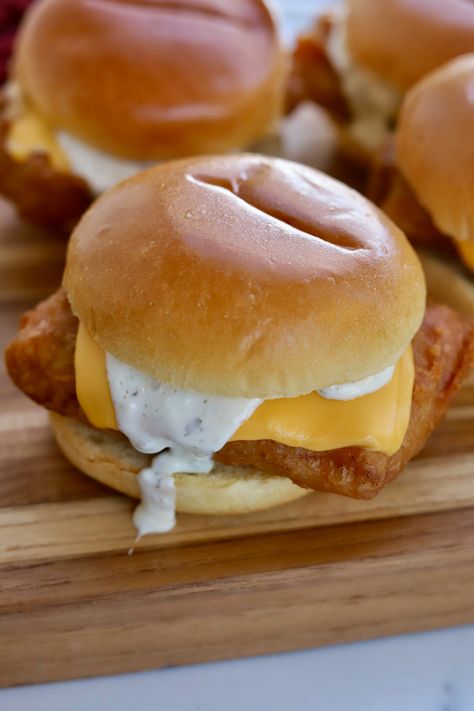 Super Crispy Fish Sandwiches (Filet-O-Fish Copycat) - Slice of Jess Fish Fillet Sandwich Recipes, Fish Sandwich Sides, Fried Cod Sandwich, Filet O Fish Sandwich Recipe, Filet O Fish Sandwich, Filet O Fish Recipe, Fish Fillet Sandwich, Fried Fish Sandwich, Burger Alternatives