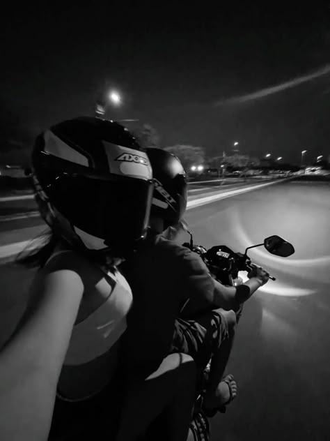 #motorcycle #couplestyle #vibes #darkromance Motorbike With Boyfriend, Foto In Moto, Motorbike Boyfriend, Motorcycle Couple Photos, Motorcycle Pictures Ideas, Motorcycle Couple Aesthetic, Couple On A Motorcycle, Night Ride With Boyfriend, Motorcycle Boyfriend