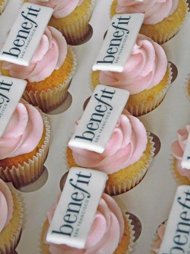 Benefit Corporate Logo Mini Cupcakes. Beach House Bakery Branded Party Favors, Grand Opening Ideas Business Food, Corporate Launch Event Ideas, Opening Party Ideas Business, Pr Event Ideas, Opening Event Ideas, Business Party Ideas, Grand Opening Decorations Ideas, Grand Opening Cake