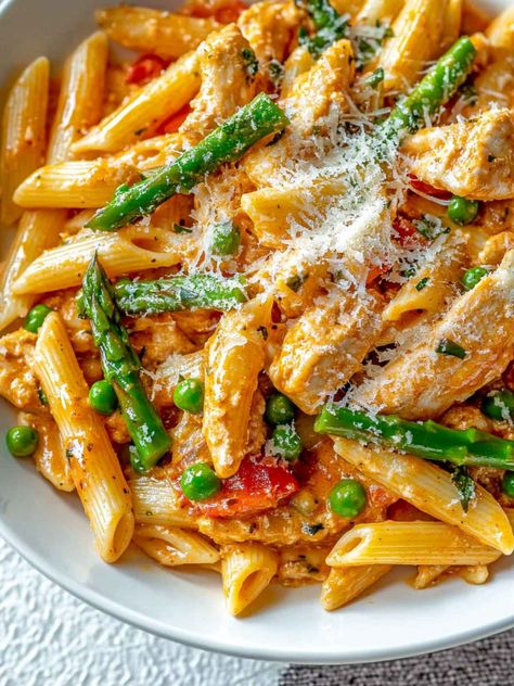 30-Minute Spicy Chicken Chipotle Pasta (Copycat) | Cocina Republic Zesty Italian Chicken Pasta, Chicken Chipotle Pasta, Spicy Chicken Chipotle Pasta, Chipotle Chicken Pasta, Zesty Italian Chicken, Italian Chicken Pasta Recipes, Spicy Chicken Pasta, Chipotle Pasta, Chicken Chipotle