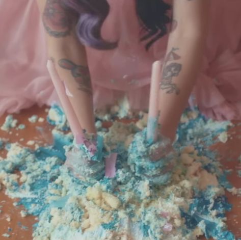 Melanie Martinez Birthday, Mad Hatter Cake, Cake Icon, Girly Birthday Party, Melanie Martinez Photography, Party Icon, Party Photoshoot, Pity Party, Silly Girls