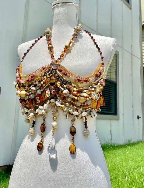 Beaded Jewelry Outfit Ideas, Animal Festival Outfit, Beaded Bralette Outfit, Crystal Top Outfit, Bead Top Diy, Crystal Beaded Jewelry, Beaded Body Jewelry, Beaded Accessories Diy, Beaded Top Diy