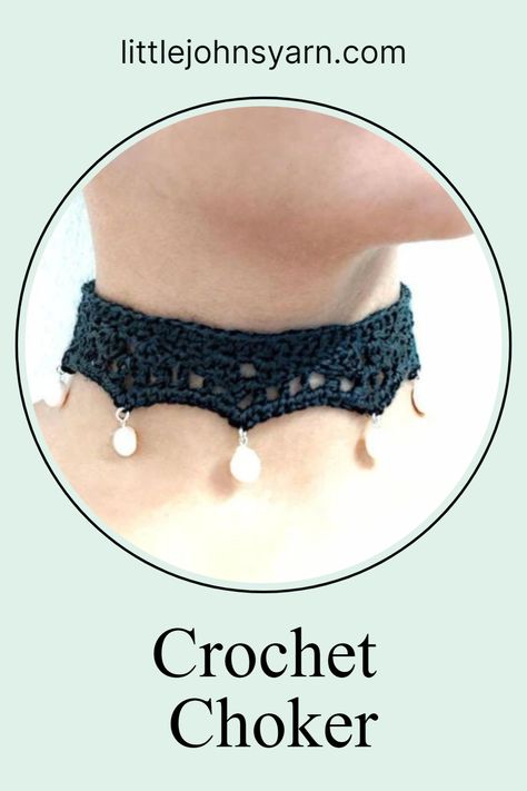 If you're looking for a unique way to accessorize your wardrobe, look no further! Our easy crochet choker pattern is the perfect way to add a vintage touch to your wardrobe. In just 20 minutes, you can create a stylish and timeless crochet jewelry piece that will make a great addition to any outfit. With just a few supplies, you'll be able to craft the perfect choker necklace. Follow along with our step by step instructions and let your creativity do the rest! How To Crochet Necklace, Lace Crochet Choker, Punk Crochet Patterns Free, Crochet Choker Free Pattern, Crochet Choker Pattern, Crochet Necklace Pattern Free, Crochet Necklace Diy, Dark Crochet, Gothic Crochet