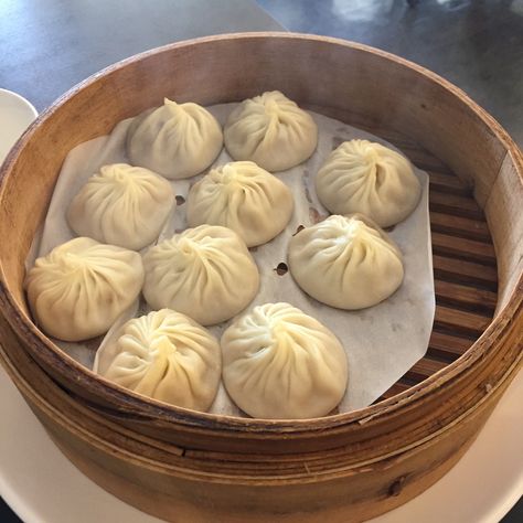 Asian Soup Dumplings, Soup Dumplings Aesthetic, Dumpling Aesthetic, Japan Food Recipes, Dumplings Aesthetic, Soup Dumplings Recipe, Pork Soup Dumplings, Food Dumplings, Soup Dumpling