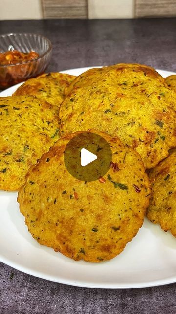 Aloo Puri Recipe, Aloo Poori Recipe, Puri Recipe Indian, Masala Puri, Aloo Recipe, Puri Recipe, Fried Bread, Aloo Recipes, Puri Recipes