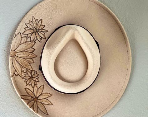 Branded Cowboy Hats, Custom Rancher Hat, Pyrography Hats, Burnt Hat, Burnt Hats, Cowboy Hat Crafts, Decorated Hats, Burned Hats, Cowboy Hat Design